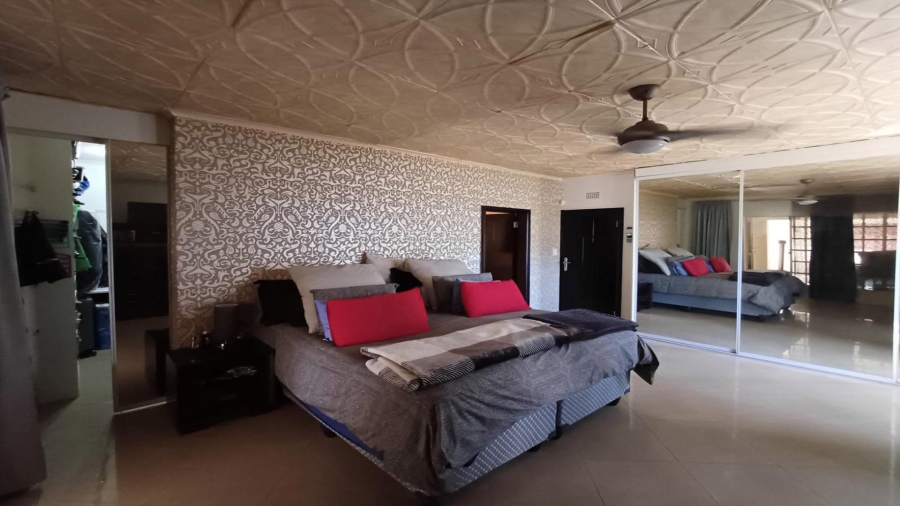 4 Bedroom Property for Sale in Oakdene Gauteng