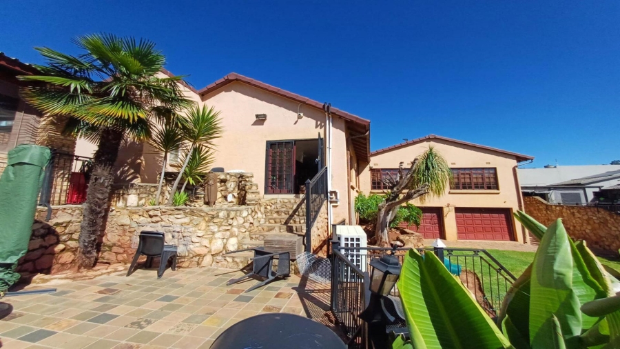 4 Bedroom Property for Sale in Oakdene Gauteng