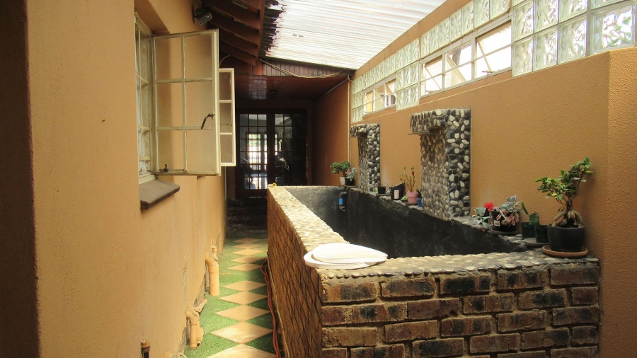 4 Bedroom Property for Sale in Oakdene Gauteng