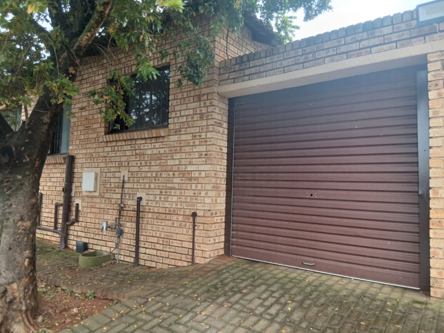 2 Bedroom Property for Sale in Witpoortjie Gauteng