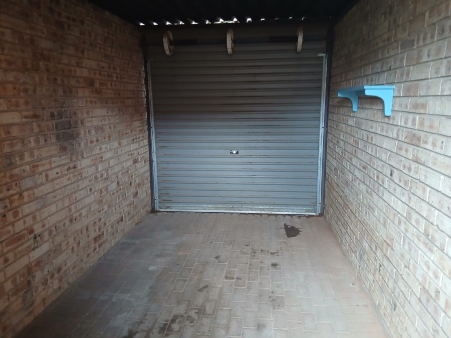 2 Bedroom Property for Sale in Witpoortjie Gauteng