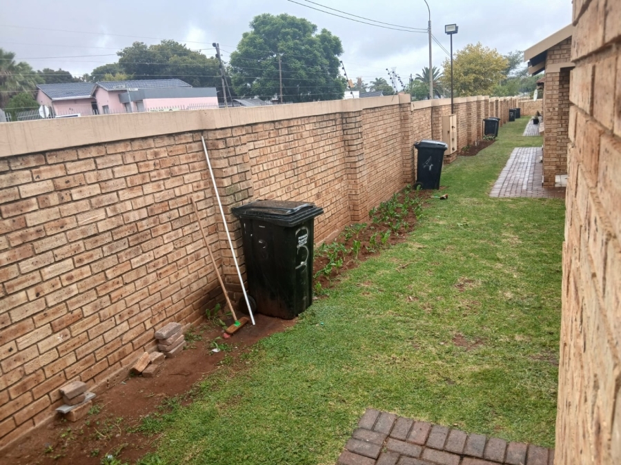 2 Bedroom Property for Sale in Witpoortjie Gauteng
