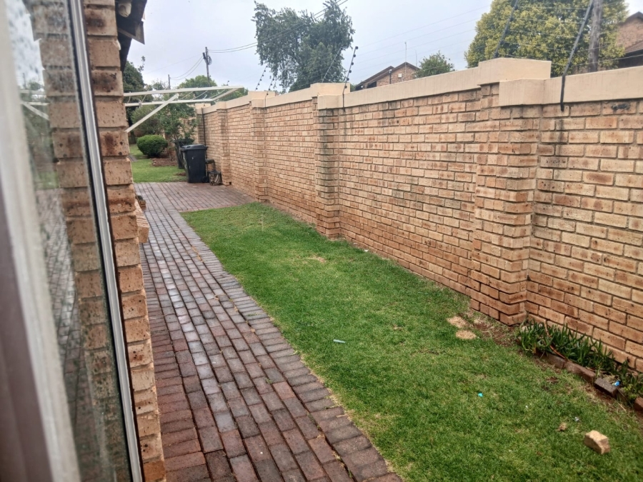 2 Bedroom Property for Sale in Witpoortjie Gauteng