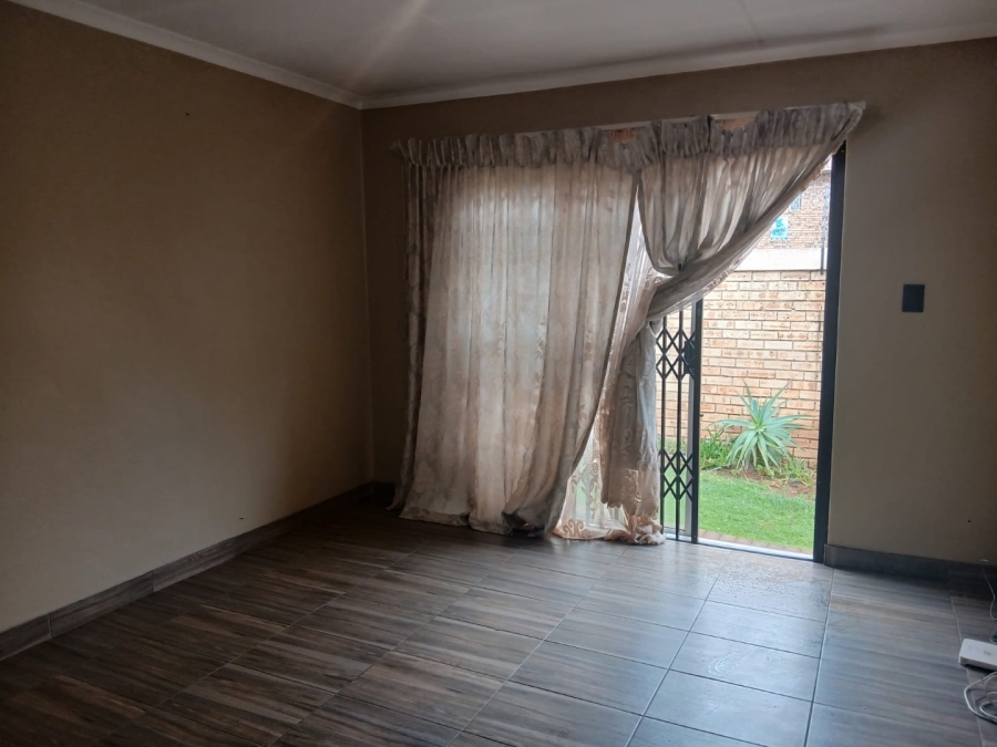 2 Bedroom Property for Sale in Witpoortjie Gauteng