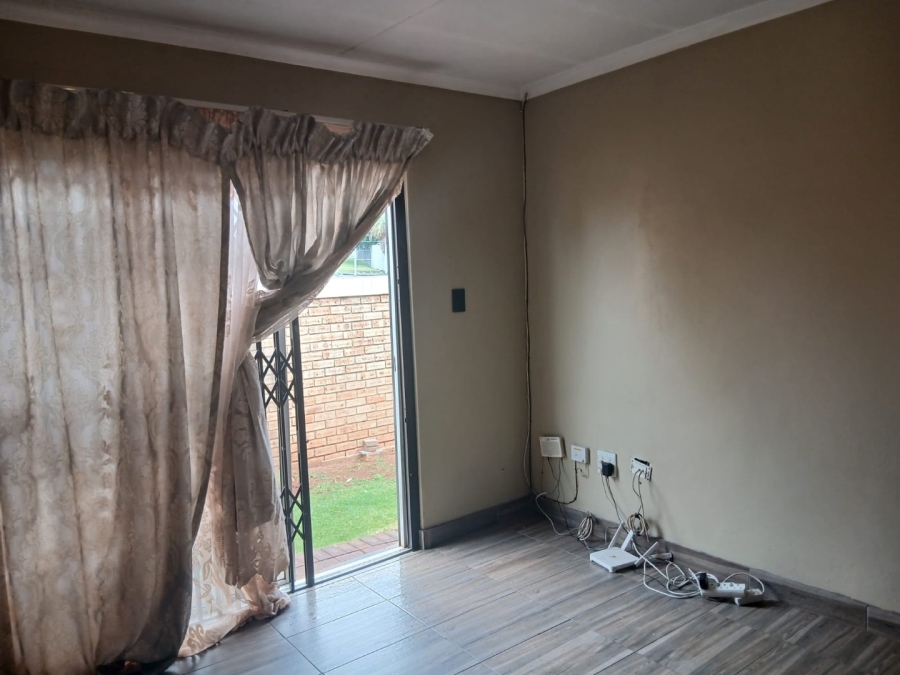 2 Bedroom Property for Sale in Witpoortjie Gauteng