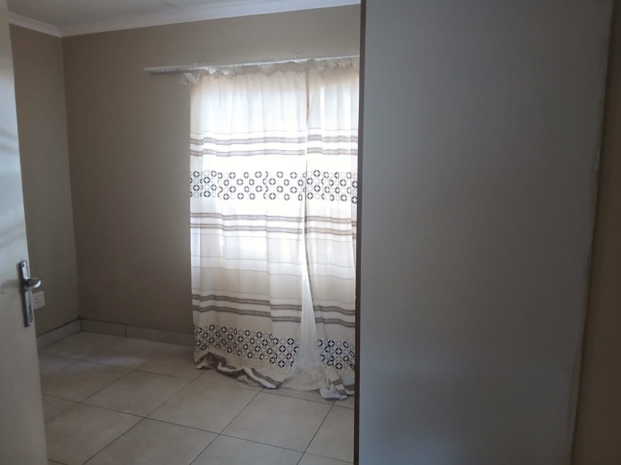 2 Bedroom Property for Sale in Witpoortjie Gauteng