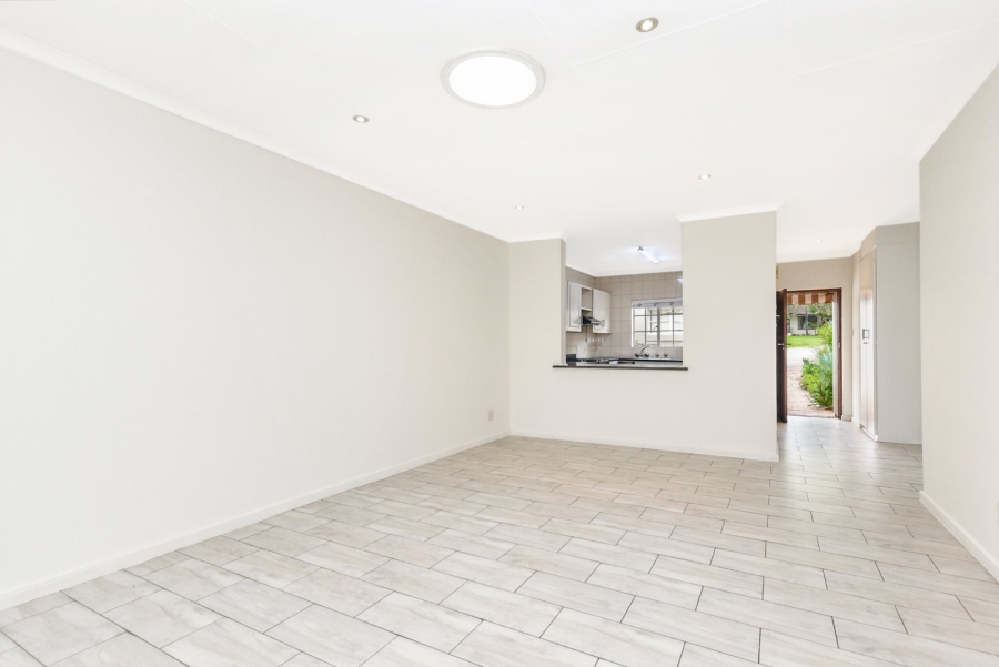 2 Bedroom Property for Sale in Magaliessig Gauteng