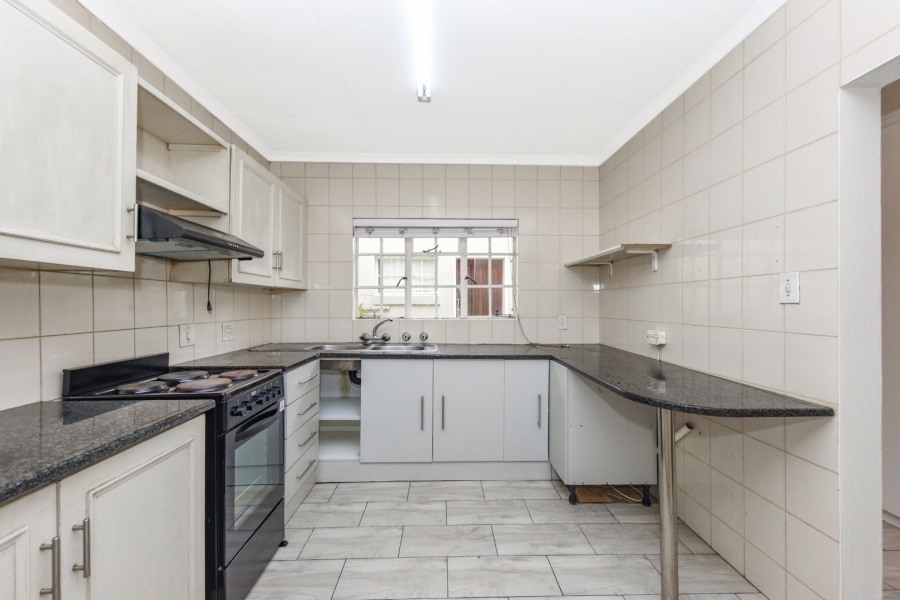 2 Bedroom Property for Sale in Magaliessig Gauteng