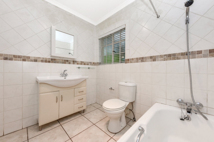 2 Bedroom Property for Sale in Magaliessig Gauteng