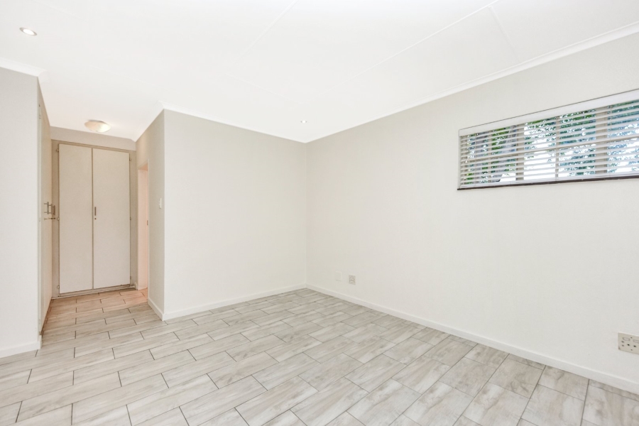 2 Bedroom Property for Sale in Magaliessig Gauteng