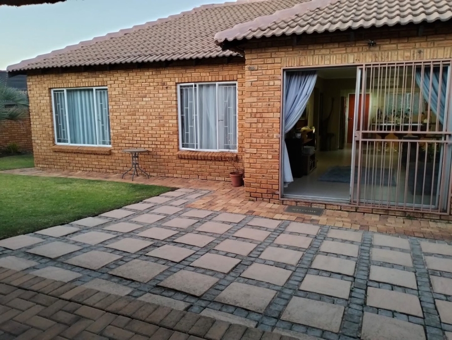 To Let 2 Bedroom Property for Rent in Wilgeheuwel Gauteng