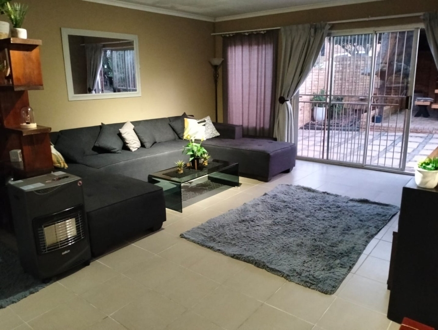 To Let 2 Bedroom Property for Rent in Wilgeheuwel Gauteng