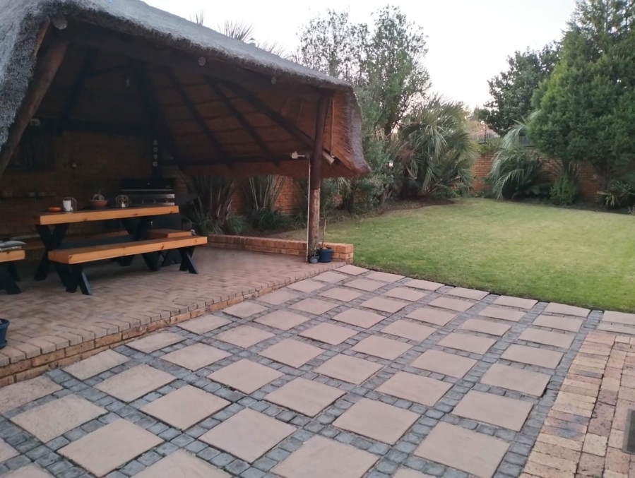 To Let 2 Bedroom Property for Rent in Wilgeheuwel Gauteng