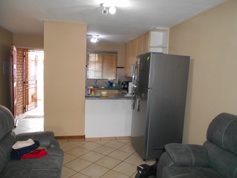 To Let 2 Bedroom Property for Rent in Monavoni Gauteng