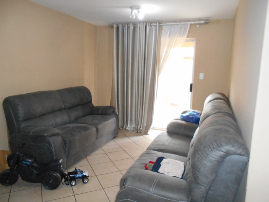 To Let 2 Bedroom Property for Rent in Monavoni Gauteng