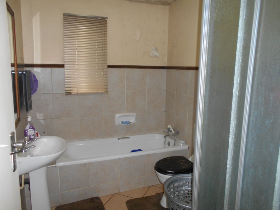 To Let 2 Bedroom Property for Rent in Monavoni Gauteng