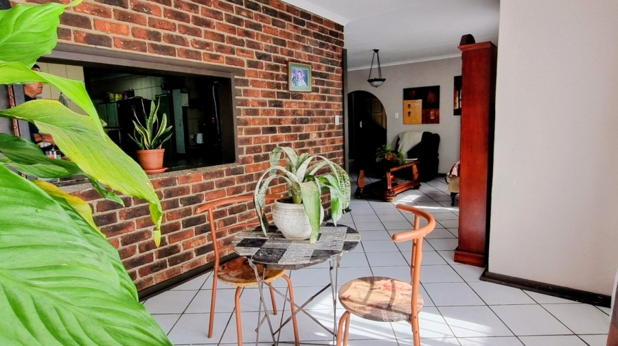 3 Bedroom Property for Sale in Falcon Ridge Gauteng