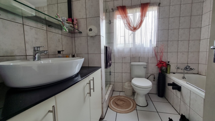 3 Bedroom Property for Sale in Falcon Ridge Gauteng