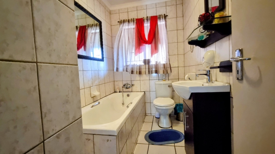 3 Bedroom Property for Sale in Falcon Ridge Gauteng