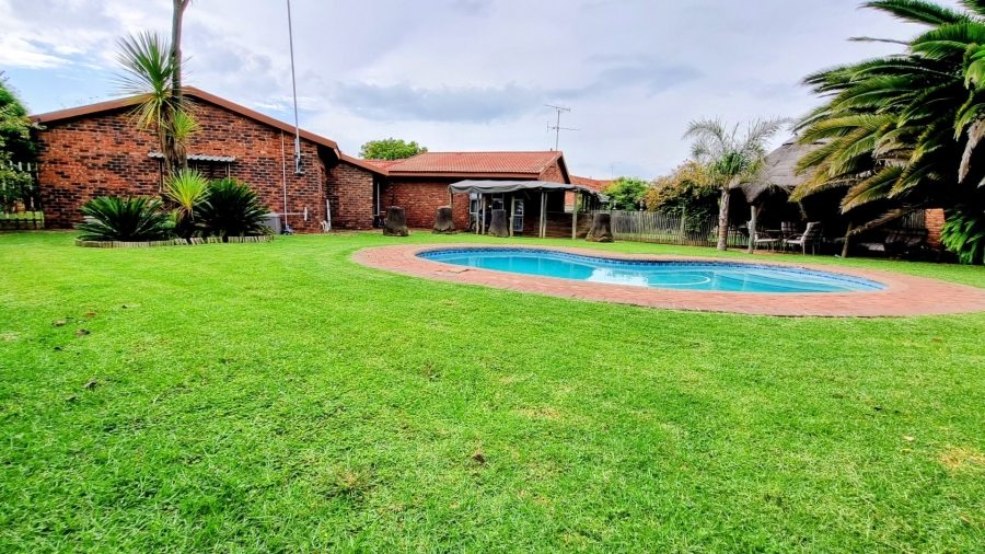 3 Bedroom Property for Sale in Falcon Ridge Gauteng