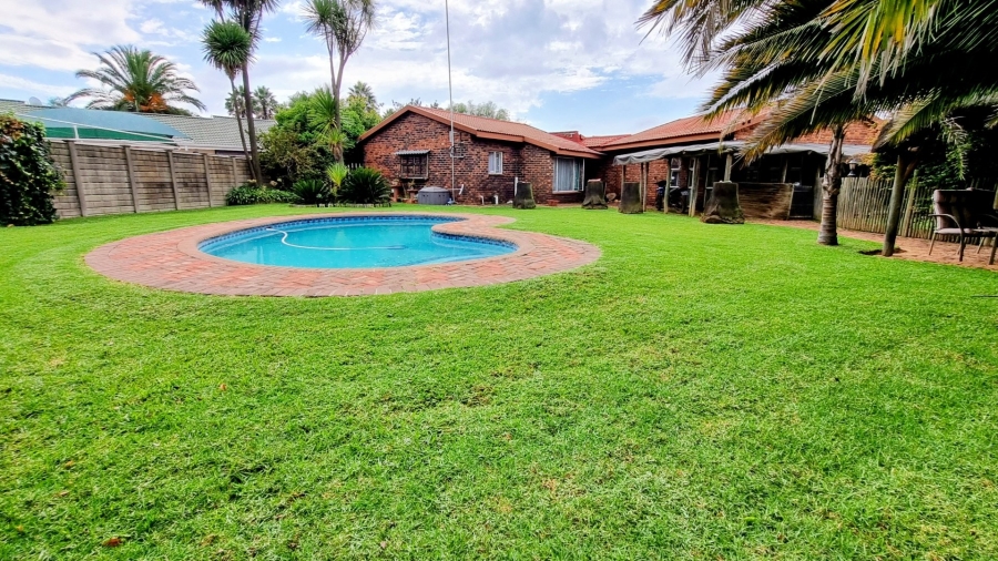 3 Bedroom Property for Sale in Falcon Ridge Gauteng