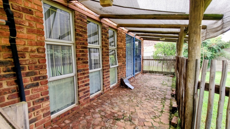 3 Bedroom Property for Sale in Falcon Ridge Gauteng