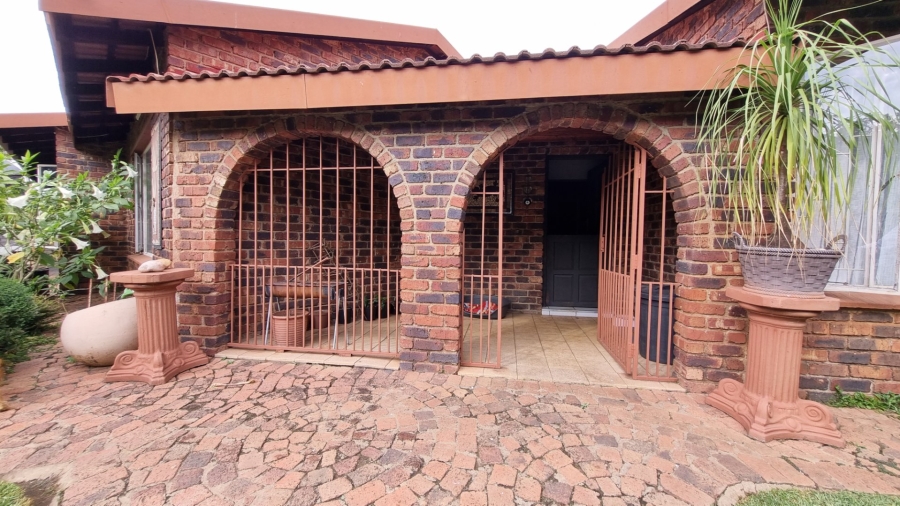 3 Bedroom Property for Sale in Falcon Ridge Gauteng