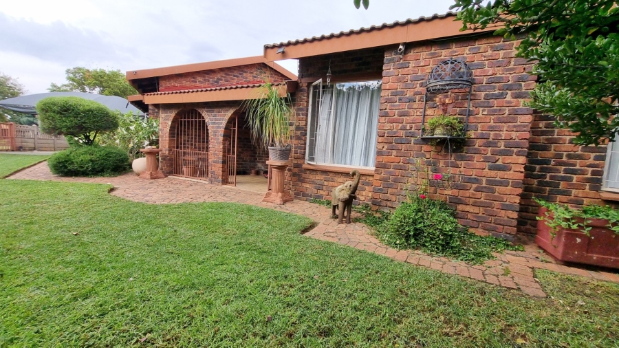 3 Bedroom Property for Sale in Falcon Ridge Gauteng