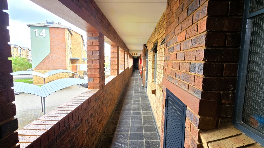 2 Bedroom Property for Sale in Montana Tuine Gauteng