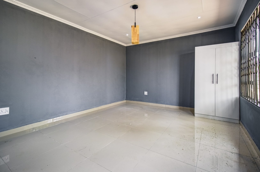 To Let 1 Bedroom Property for Rent in Birch Acres Gauteng