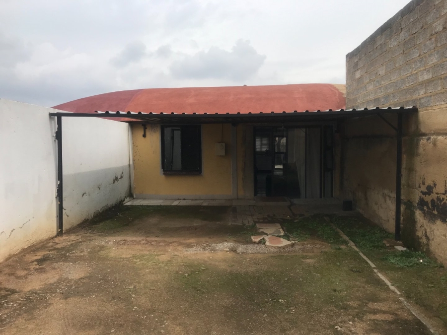 To Let 1 Bedroom Property for Rent in Jabavu Gauteng