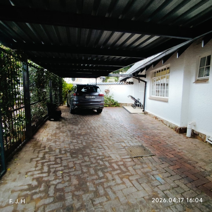 6 Bedroom Property for Sale in Senderwood Gauteng