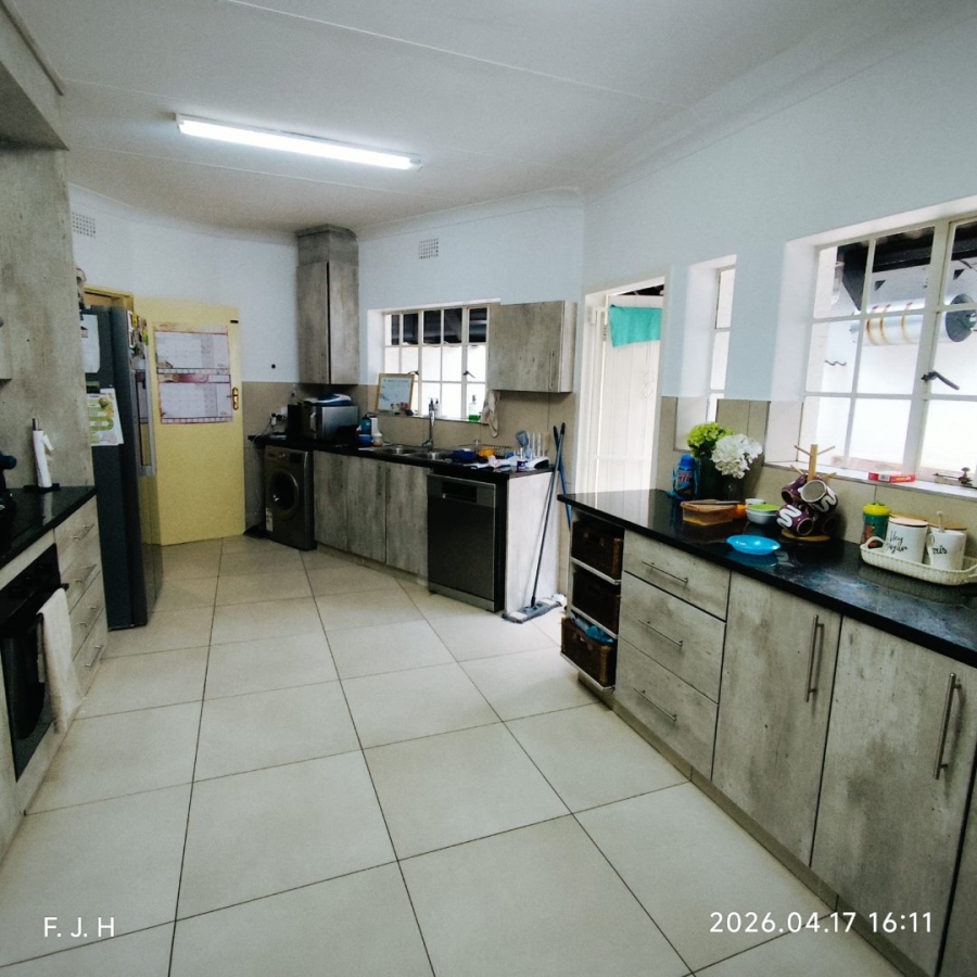 6 Bedroom Property for Sale in Senderwood Gauteng