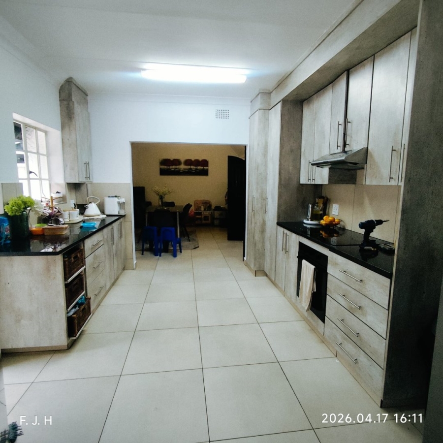 6 Bedroom Property for Sale in Senderwood Gauteng