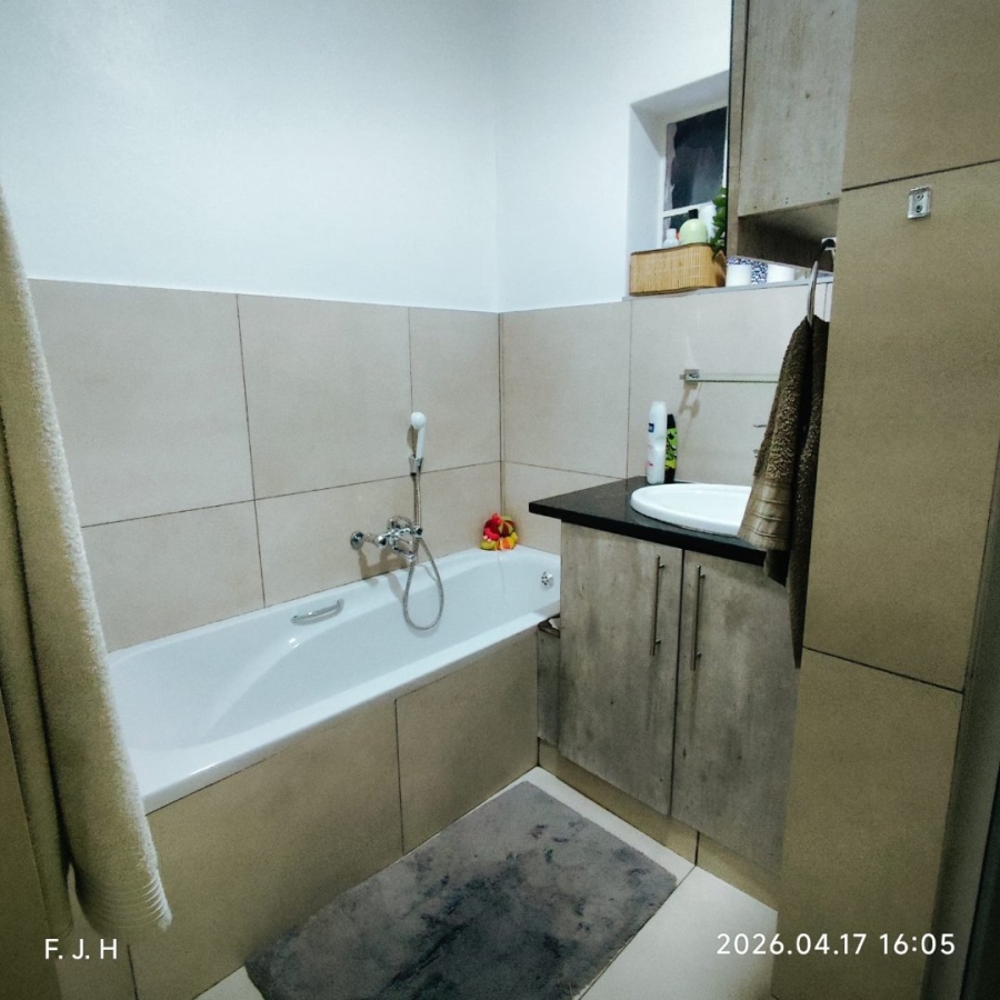 6 Bedroom Property for Sale in Senderwood Gauteng