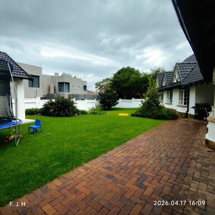 6 Bedroom Property for Sale in Senderwood Gauteng