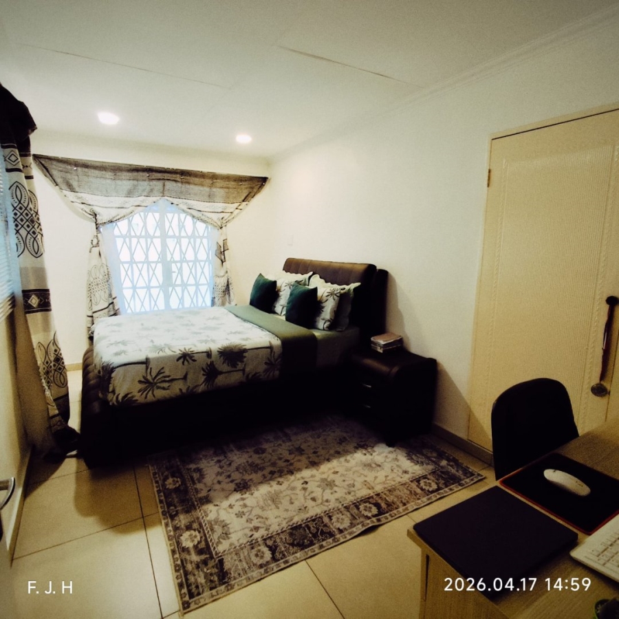 6 Bedroom Property for Sale in Senderwood Gauteng