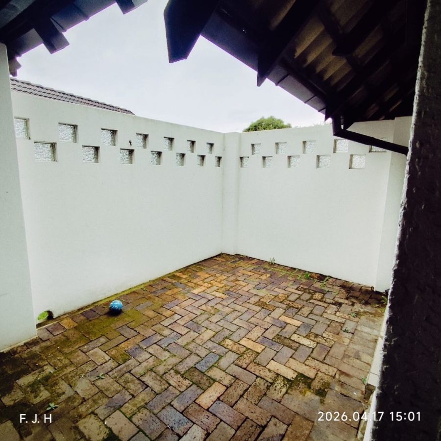 6 Bedroom Property for Sale in Senderwood Gauteng