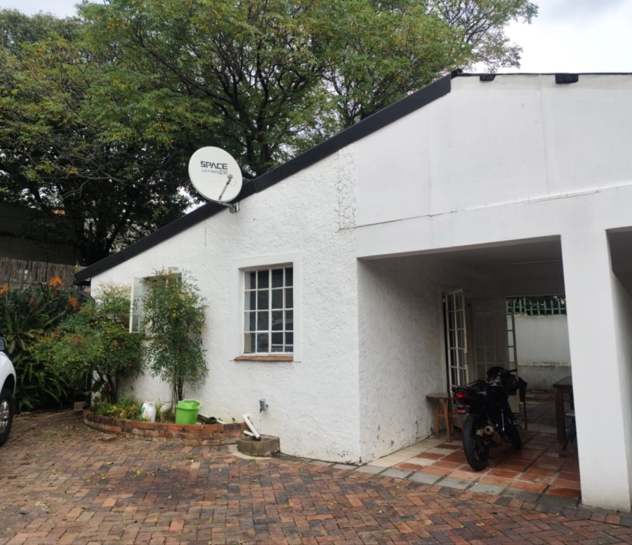 6 Bedroom Property for Sale in Senderwood Gauteng