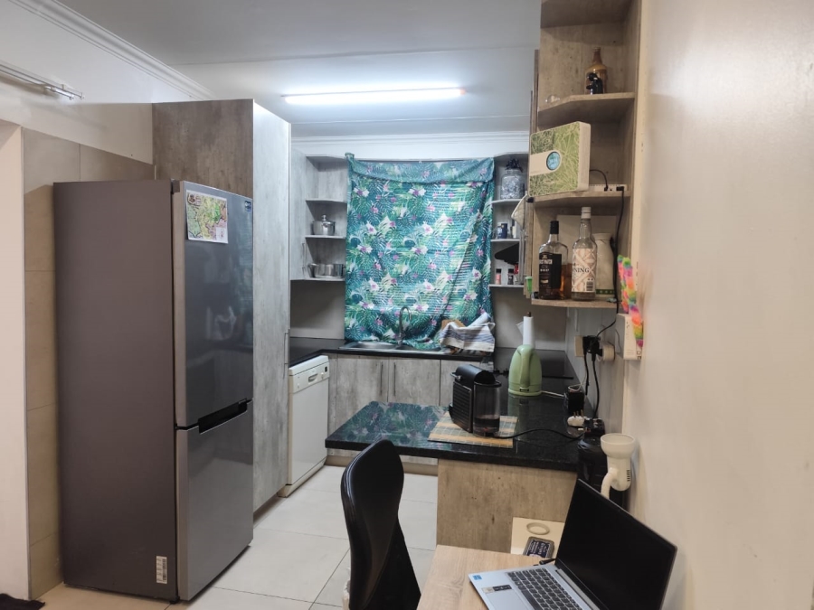 6 Bedroom Property for Sale in Senderwood Gauteng