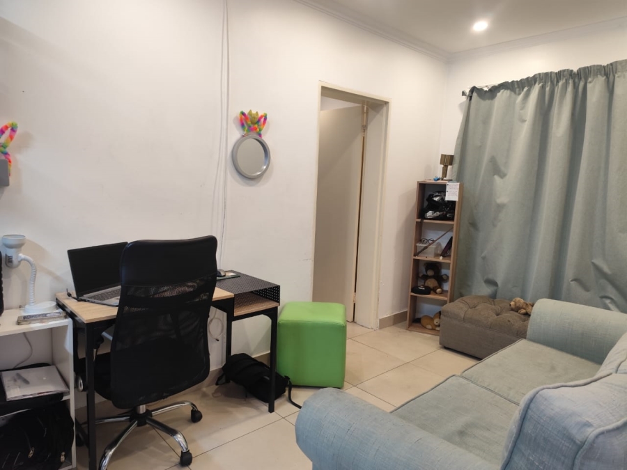 6 Bedroom Property for Sale in Senderwood Gauteng