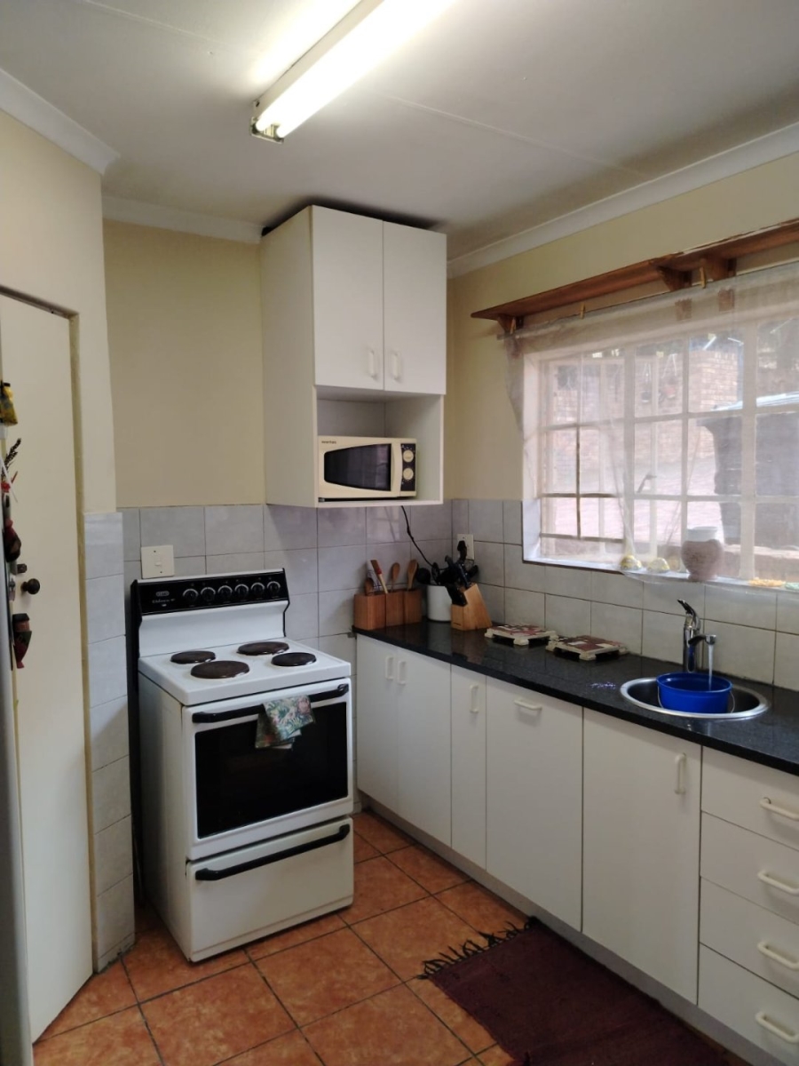 7 Bedroom Property for Sale in Silverton Gauteng