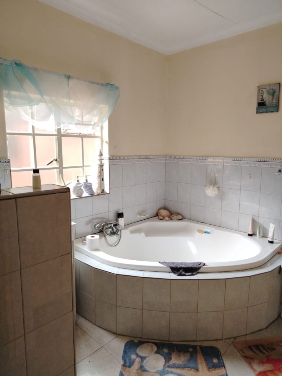 7 Bedroom Property for Sale in Silverton Gauteng