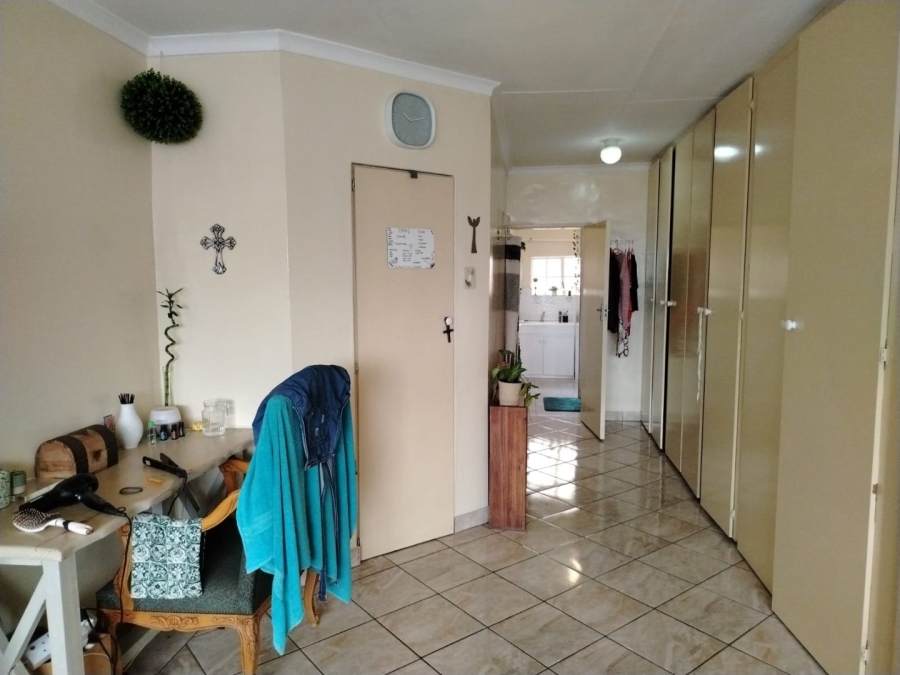 7 Bedroom Property for Sale in Silverton Gauteng