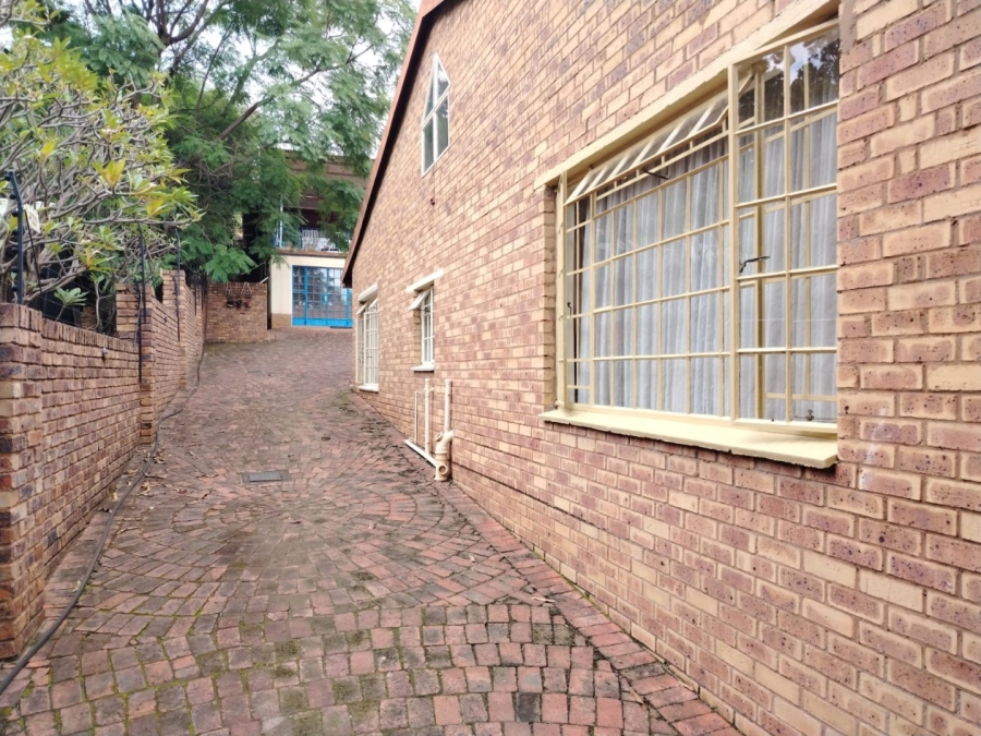 7 Bedroom Property for Sale in Silverton Gauteng