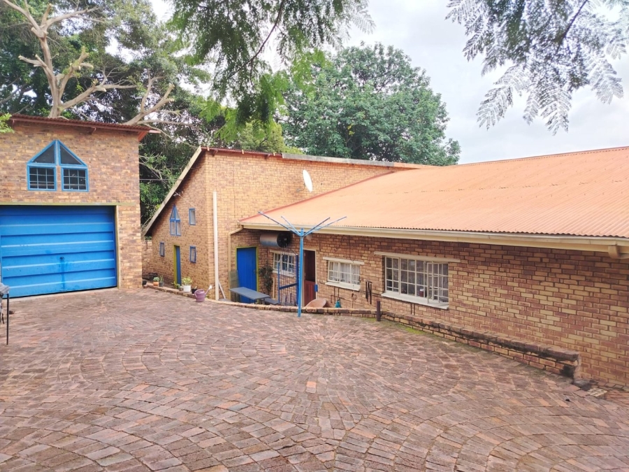 7 Bedroom Property for Sale in Silverton Gauteng