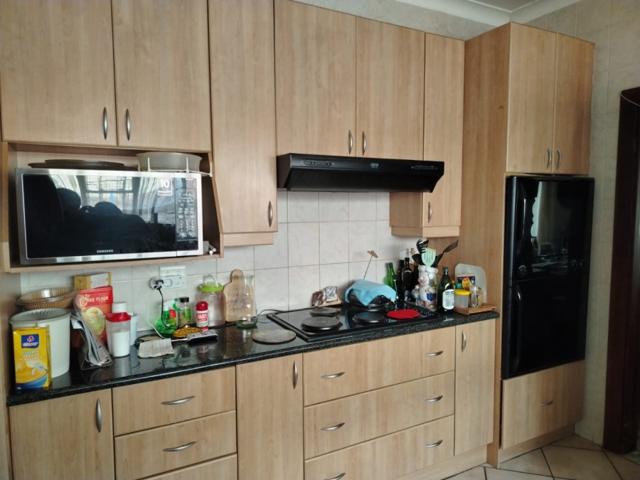 7 Bedroom Property for Sale in Silverton Gauteng