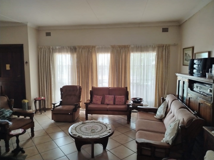 7 Bedroom Property for Sale in Silverton Gauteng