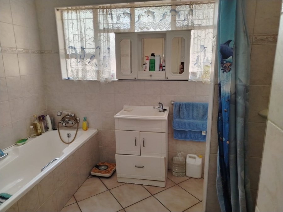 7 Bedroom Property for Sale in Silverton Gauteng