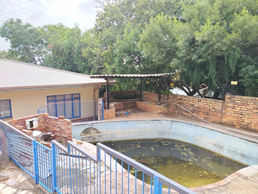 7 Bedroom Property for Sale in Silverton Gauteng